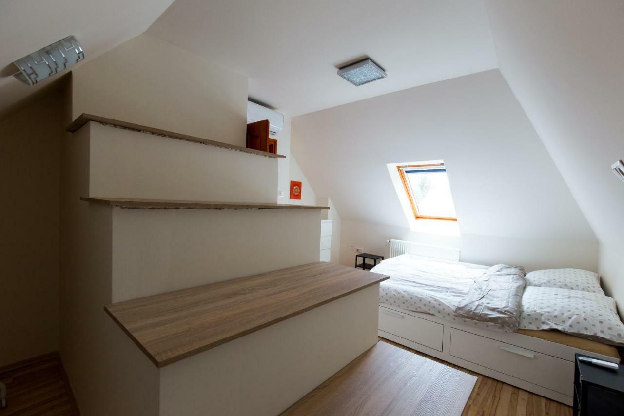 Two Towers Apartman Мисколк Екстериор снимка