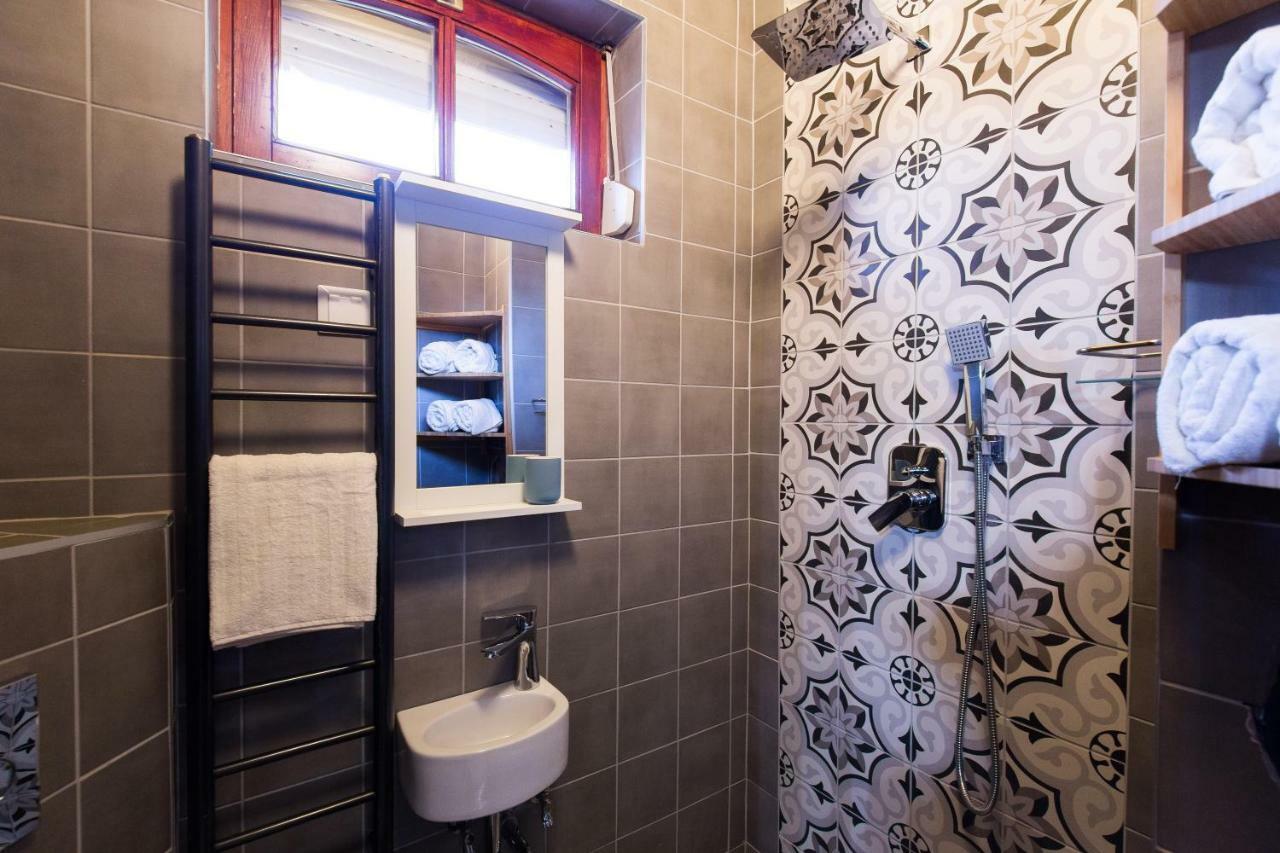 Two Towers Apartman Мисколк Екстериор снимка