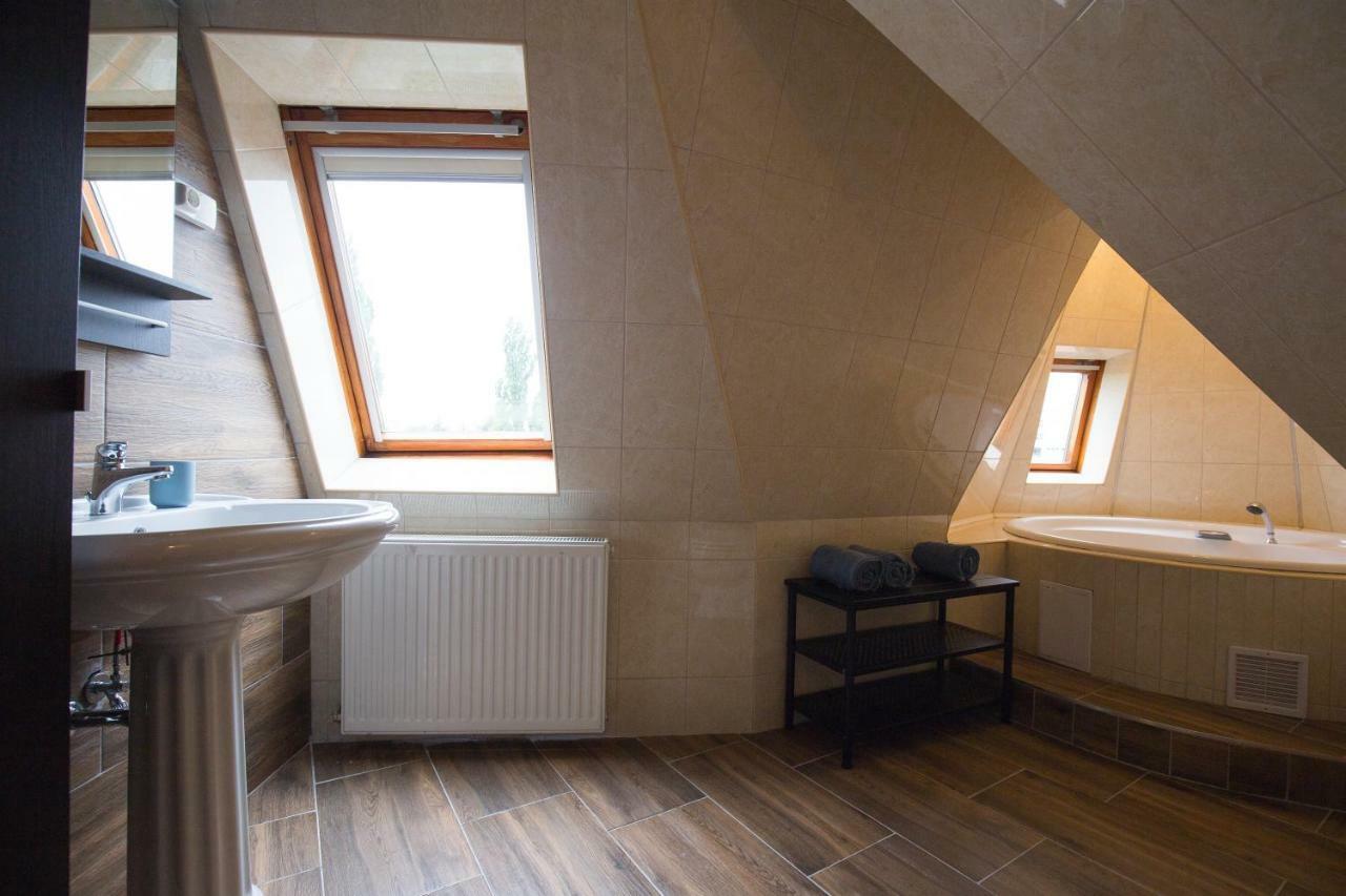Two Towers Apartman Мисколк Екстериор снимка
