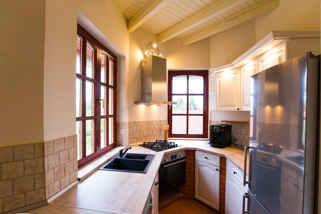Two Towers Apartman Мисколк Екстериор снимка