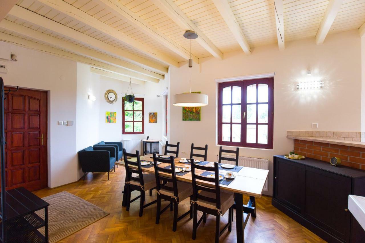 Two Towers Apartman Мисколк Екстериор снимка